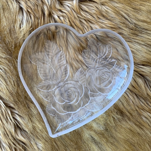 Vintage Heart Catchall - Picture 1 of 3